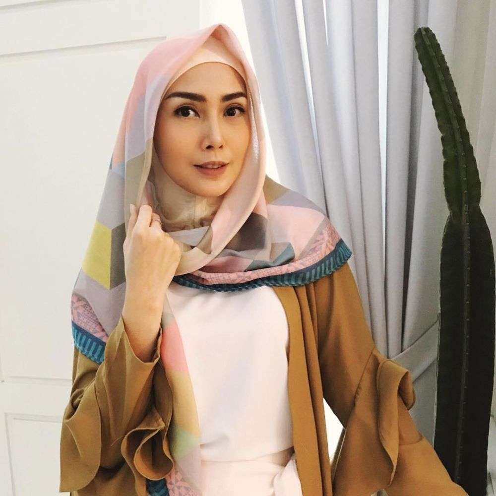 Gaya Berhijab 4 Mantan Presenter Olahraga