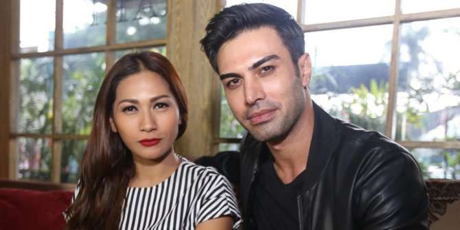 5 Pernikahan Artis Ini Diduga Hanya Settingan