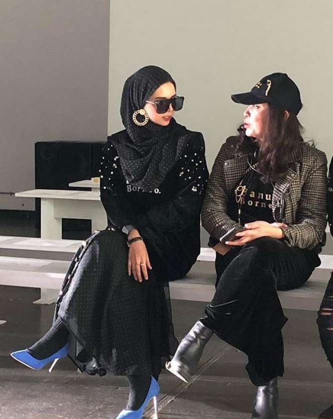 Vivi Zubedi Bawa Nama Indonesia ke New York Fashion Week 2018