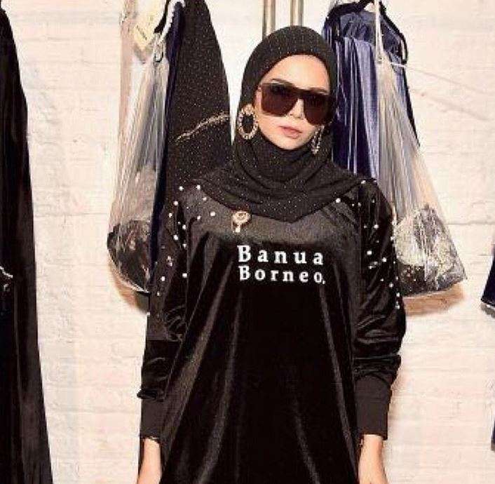 Vivi Zubedi Bawa Nama Indonesia ke New York Fashion Week 2018
