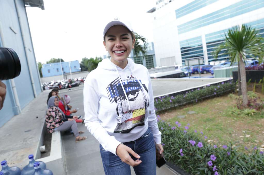 6 Artis Cantik Ini Diam-diam Suka Kerokan