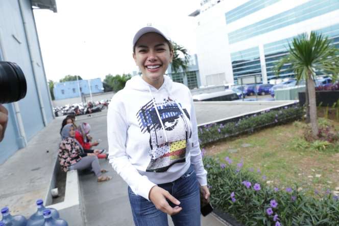 6 Artis Cantik Ini Diam-diam Suka Kerokan