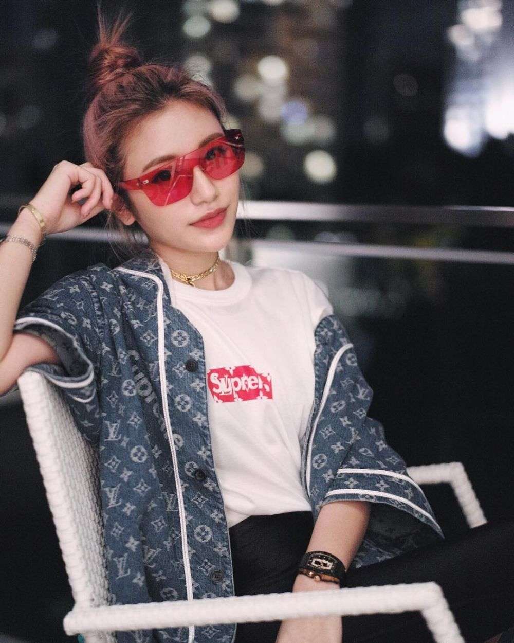 Calista Cuaca, Anak Konglomerat Indonesia yang Bergaya Glamor