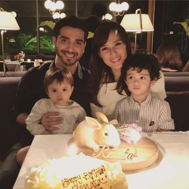 Potret Renata Kusmanto, Istri Fachri Albar yang Menawan