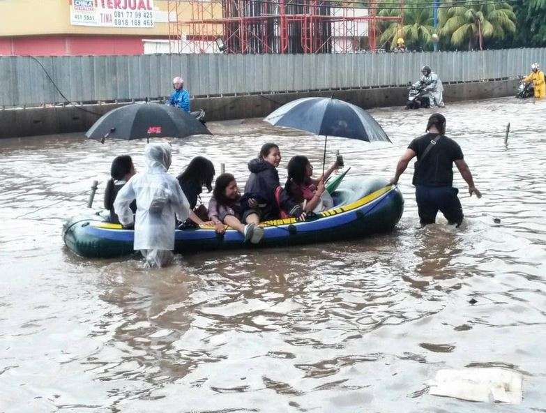 Hujan Deras, Jakarta Dikepung Banjir