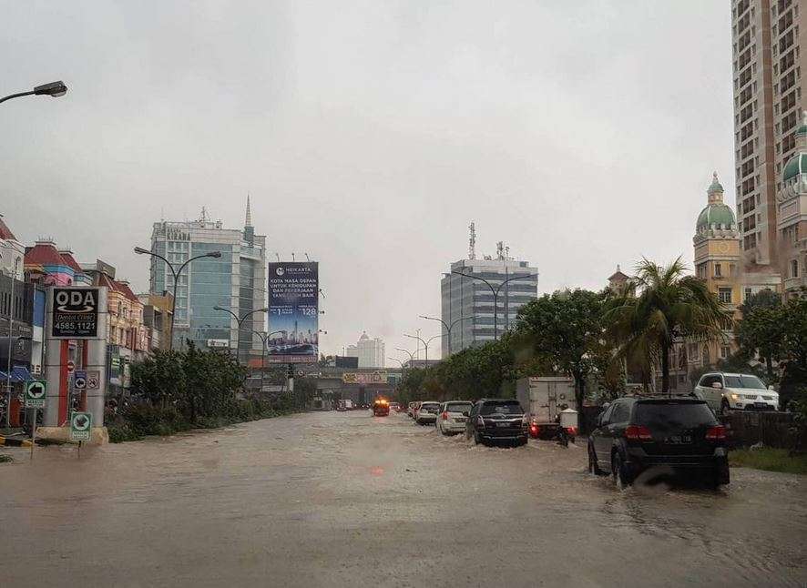 Hujan Deras, Jakarta Dikepung Banjir