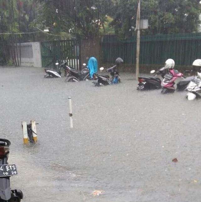 Hujan Deras, Jakarta Dikepung Banjir