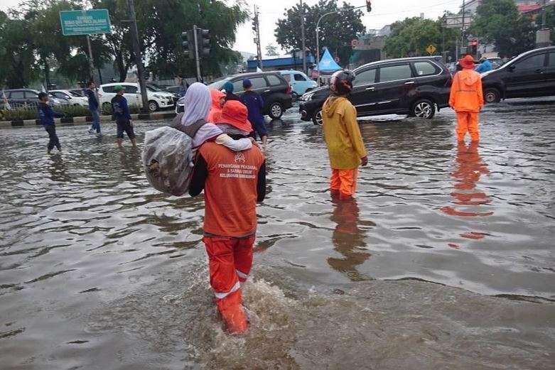 Hujan Deras, Jakarta Dikepung Banjir