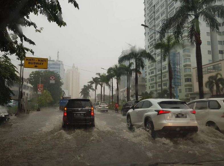 Hujan Deras, Jakarta Dikepung Banjir