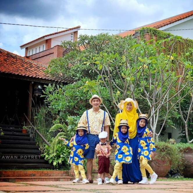 Jauh dari Gosip, Ini Potret Harmonis Keluarga Irfan Hakim