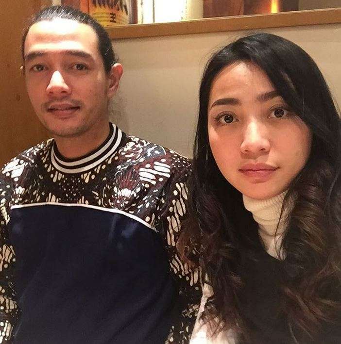 Berkat Media Sosial, 3 Pasangan Seleb Ini Akhirnya Menikah