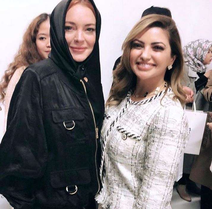 Pesona Kecantikan Lindsay Lohan Saat Berhijab