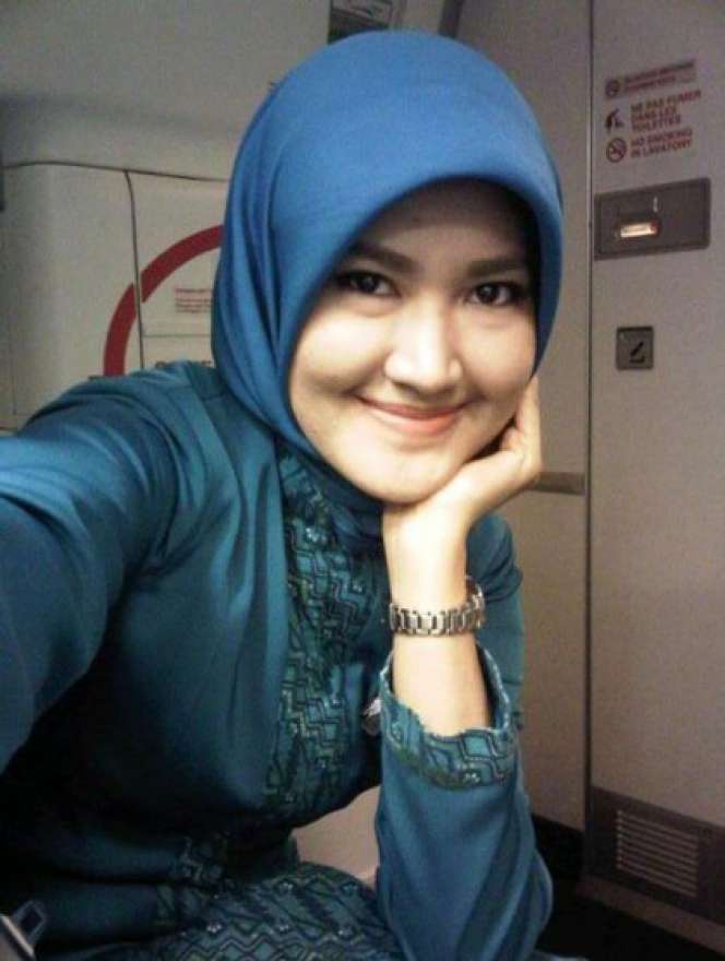 7 Gaya Hijab Lisya Nurrahmi, Istri Baru Tommy Kurniawan