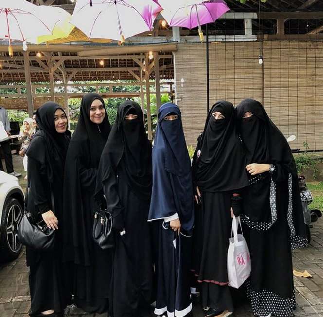 Penampilan Terbaru Nuri Maulida dengan Niqab