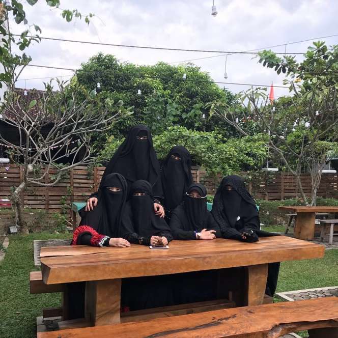 Penampilan Terbaru Nuri Maulida dengan Niqab