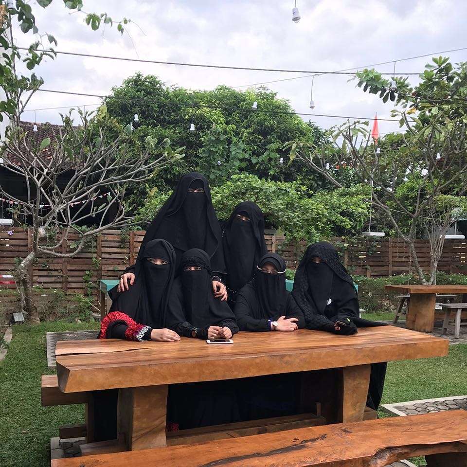Penampilan Terbaru Nuri Maulida dengan Niqab