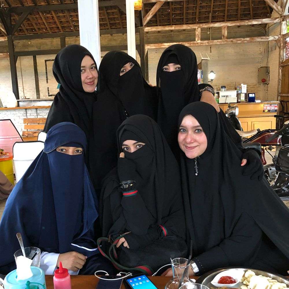 Penampilan Terbaru Nuri Maulida dengan Niqab