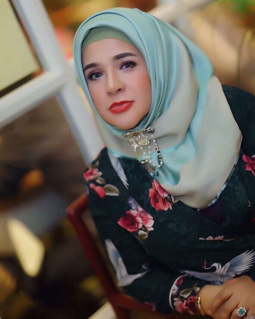 Fitria Elvy, Anak Elvy Sukaesih yang Cantiknya Seperti Barbie