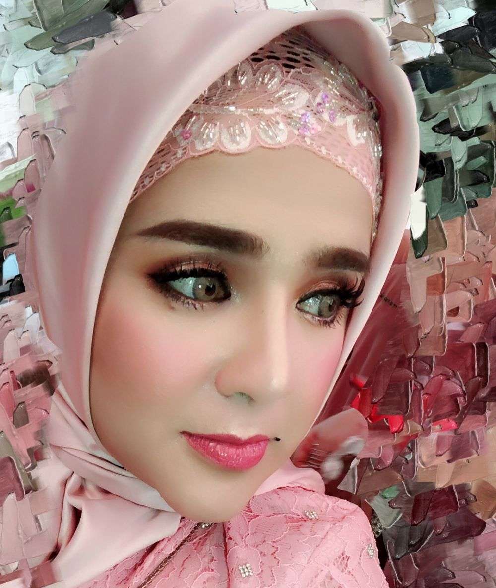 Fitria Elvy, Anak Elvy Sukaesih yang Cantiknya Seperti Barbie