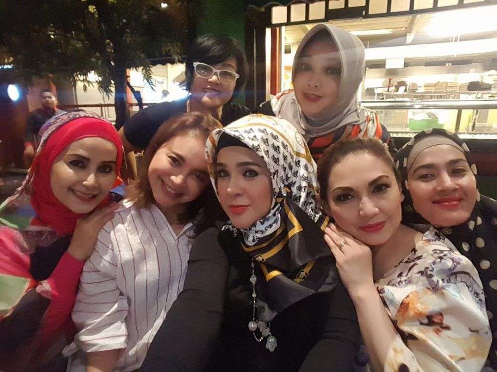 Fitria Elvy, Anak Elvy Sukaesih yang Cantiknya Seperti Barbie