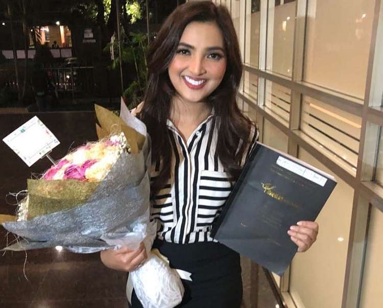 5 Artis Cantik Ini Berhasil Raih Gelar Magister