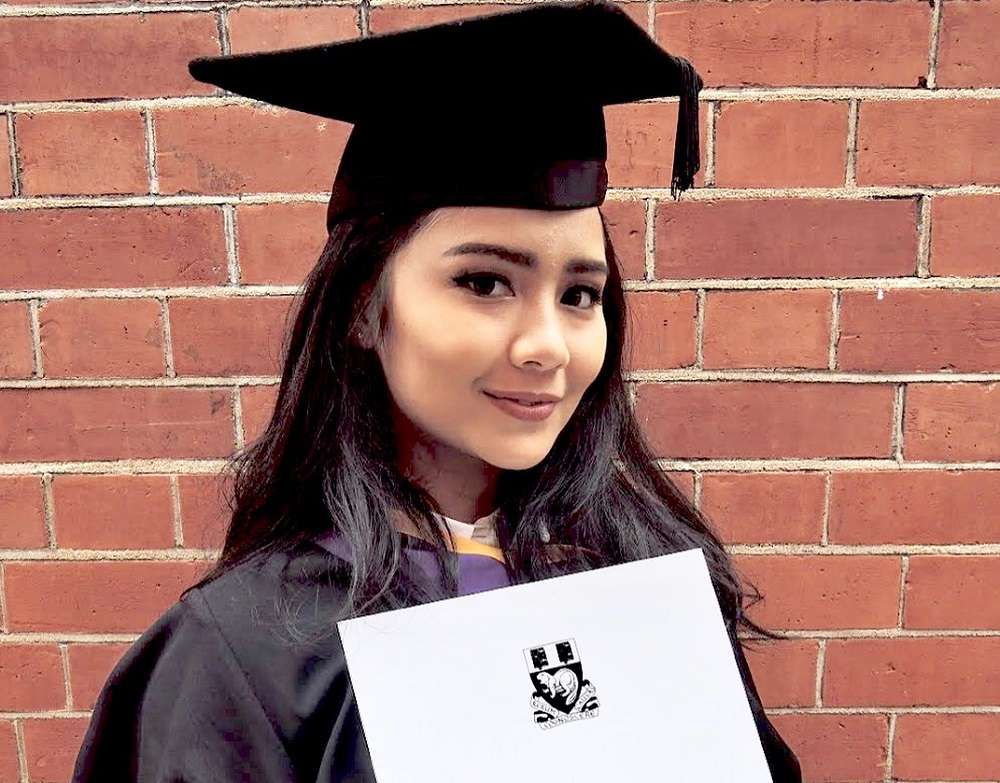 5 Artis Cantik Ini Berhasil Raih Gelar Magister