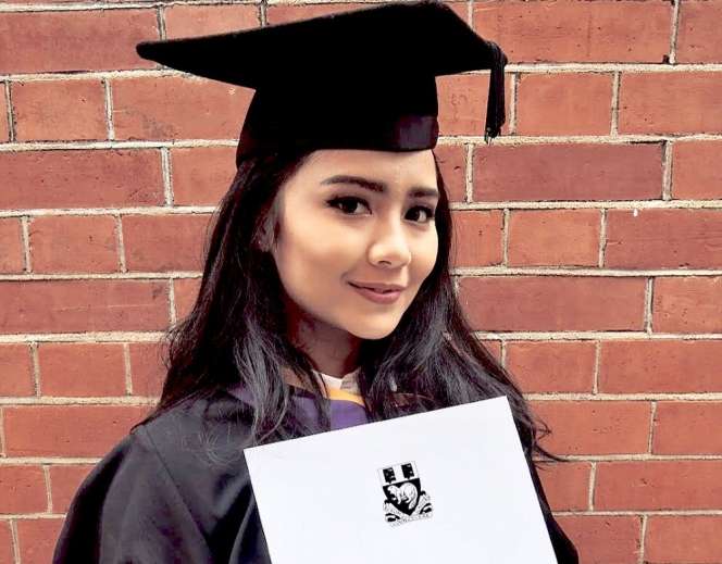 5 Artis Cantik Ini Berhasil Raih Gelar Magister
