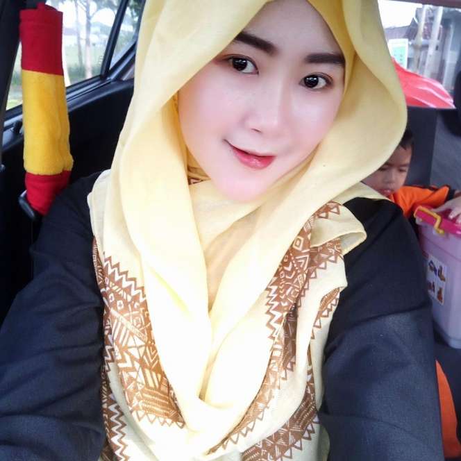 Gaya Bu Dendy, Istri Sah yang Hujani Uang ke Pelakor