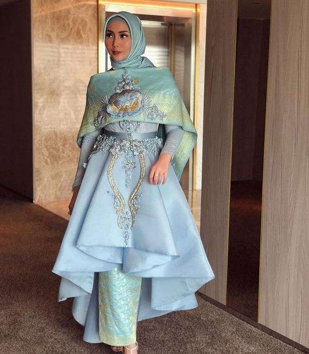 Inspirasi Gaya Hijab Fenita Arie untuk Kamu yang Baru Berhijab
