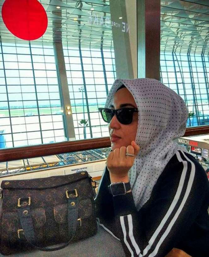 Devi Permatasari Tampil Semakin Cantik dan Kekinian