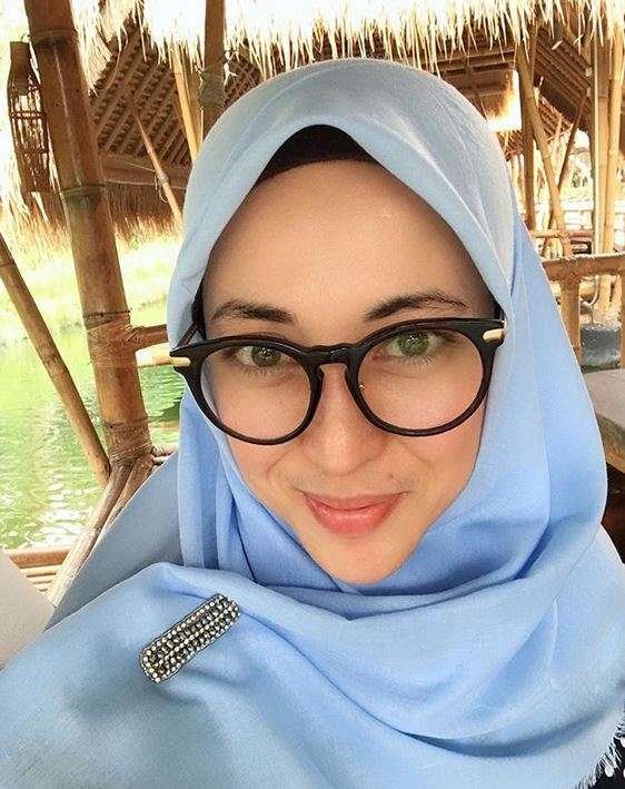 Devi Permatasari Tampil Semakin Cantik dan Kekinian