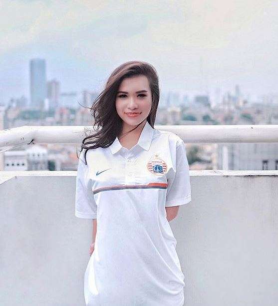 Maria Vania, Presenter Olahraga yang Bikin Pria Gagal Fokus