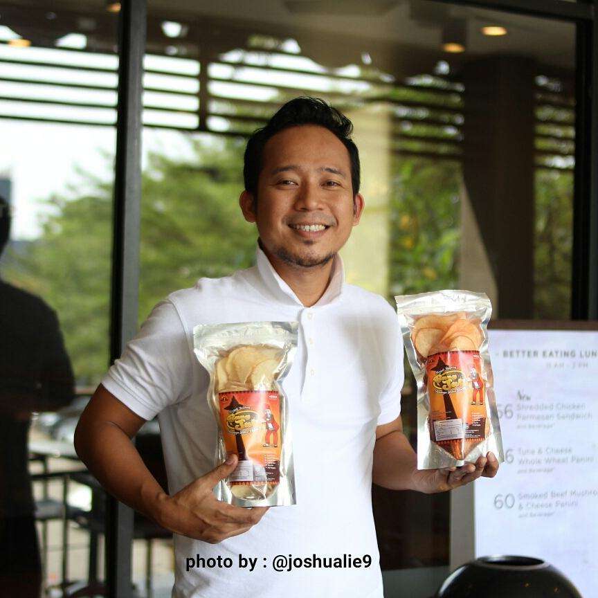 Tren Bisnis Baru, 5 Seleb Ini Jualan Keripik Kekinian