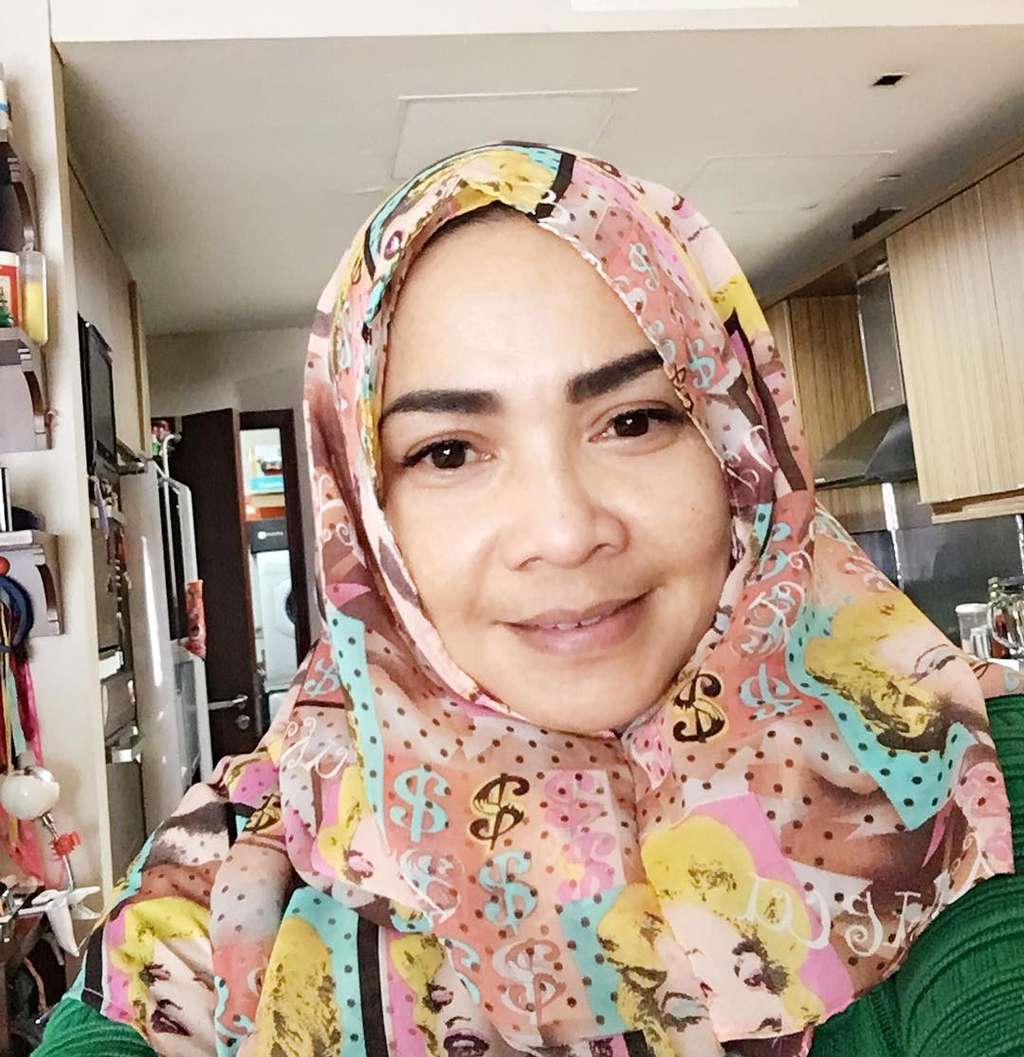 Kaya Raya, Ini 5 Gaya Ibu Mertua Raffi Ahmad yang Sederhana