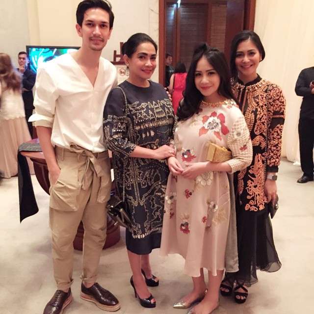 Kaya Raya, Ini 5 Gaya Ibu Mertua Raffi Ahmad yang Sederhana