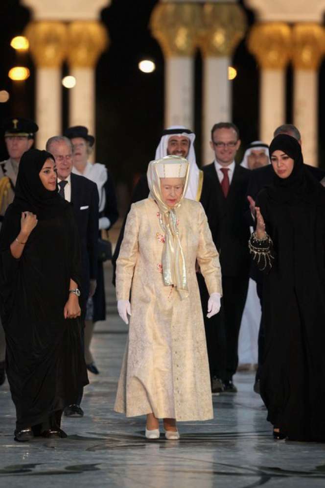 Kunjungi Masjid, Ini Penampilan Kendall Jenner Hingga Rihanna