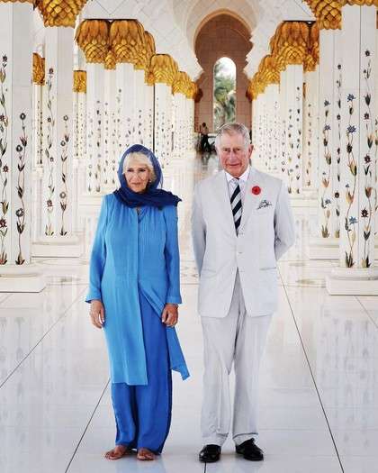Kunjungi Masjid, Ini Penampilan Kendall Jenner Hingga Rihanna