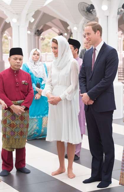 Kunjungi Masjid, Ini Penampilan Kendall Jenner Hingga Rihanna