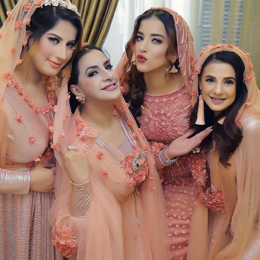 6 Potret Cetar Keluarga Selebgram Tasya Farasya