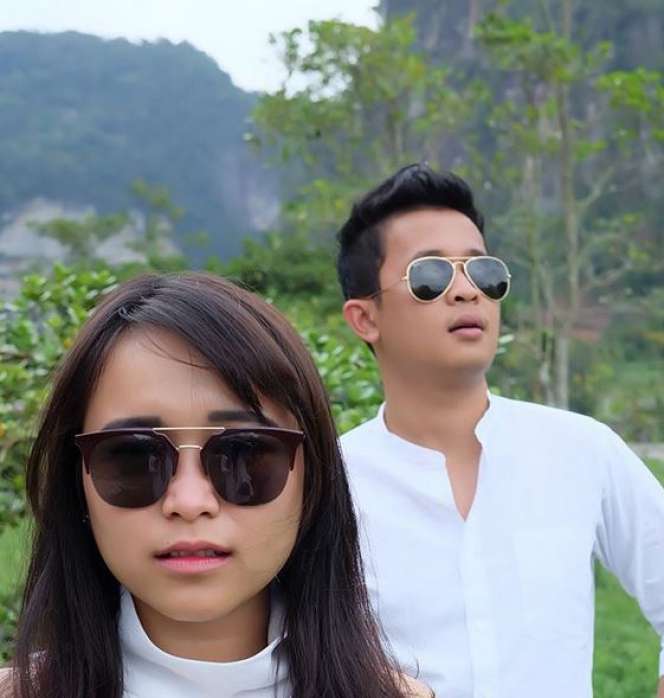 Potret Mesra Syifa Adik Ayu Ting Ting dan Pasangannya