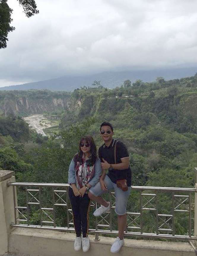 Potret Mesra Syifa Adik Ayu Ting Ting dan Pasangannya