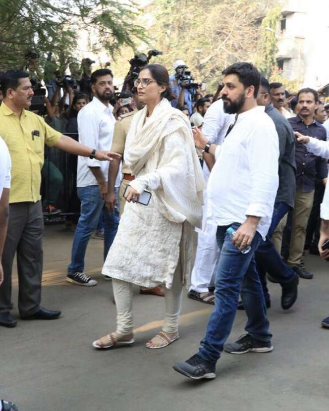 Artis Bollywood yang Hadiri Prosesi Pemakaman Sridevi