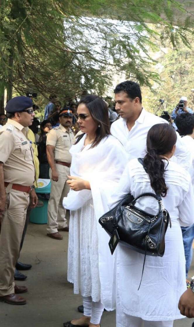 Artis Bollywood yang Hadiri Prosesi Pemakaman Sridevi