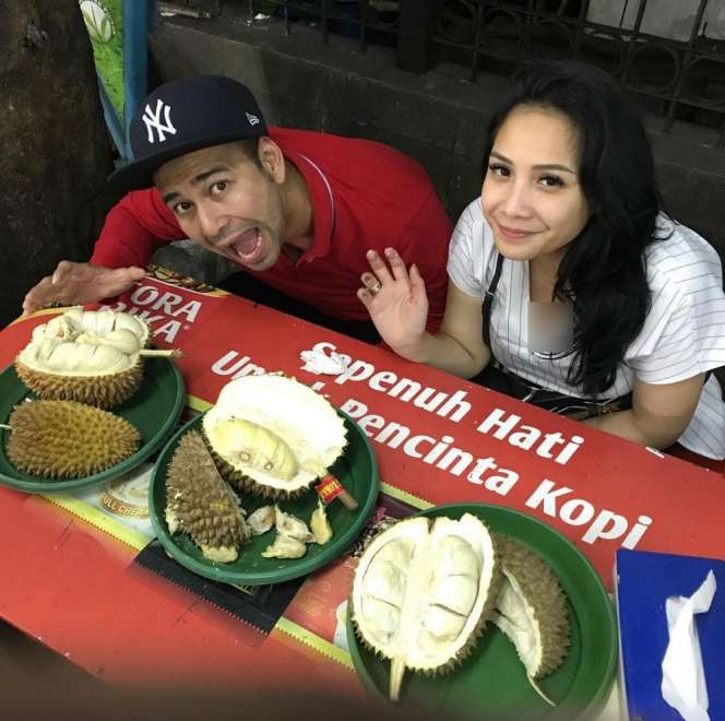 Sederhana, Nagita Slavina Nongkrong di Warung Pinggir Jalan