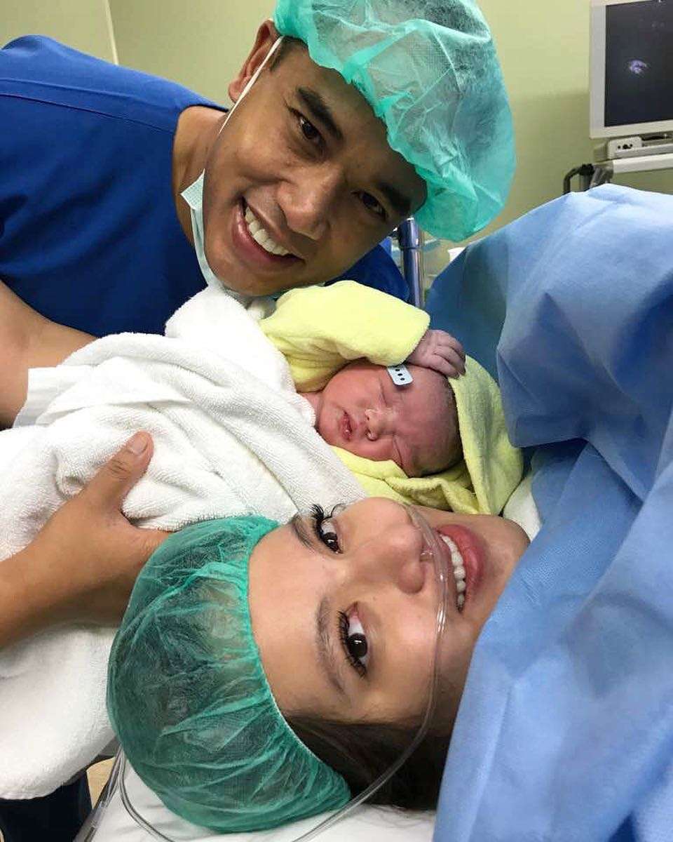 Biasa Tampil Glamor, Begini Penampilan Nia Ramadhani Natural