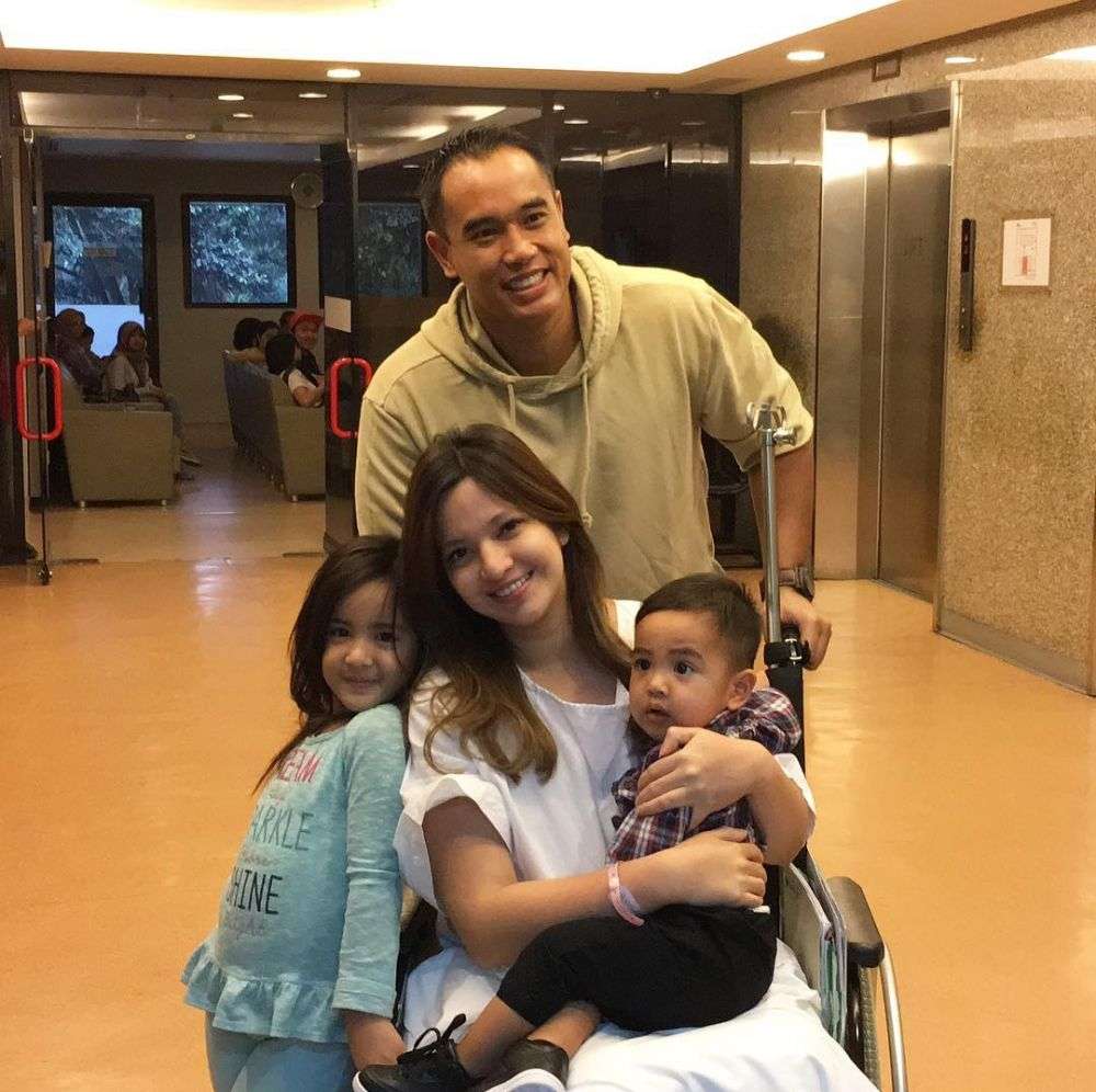 Biasa Tampil Glamor, Begini Penampilan Nia Ramadhani Natural