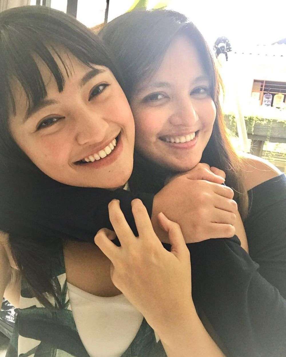 Biasa Tampil Glamor, Begini Penampilan Nia Ramadhani Natural