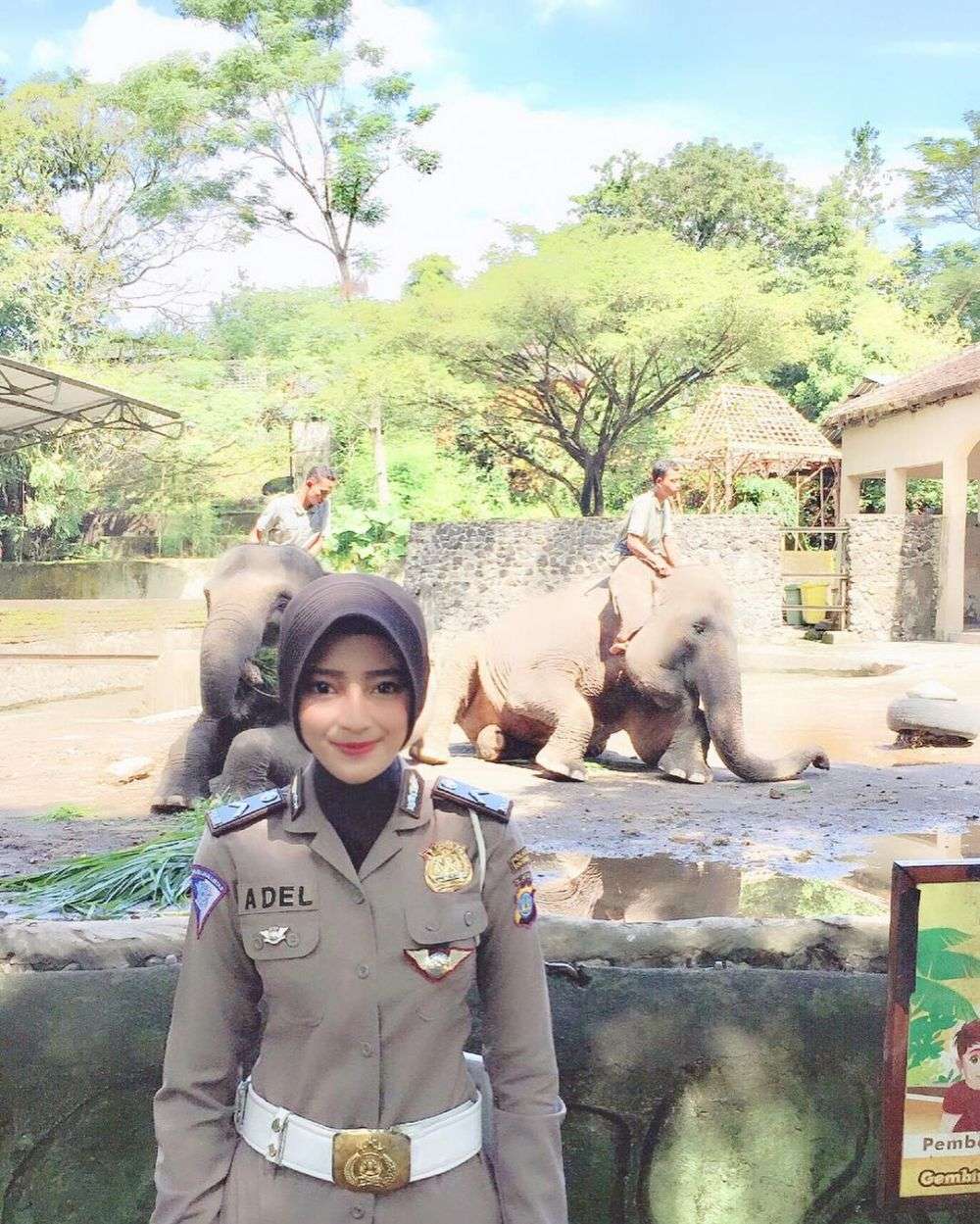 Adelia Eka, Polwan Berhijab yang Bikin Gagal Fokus Berkendara