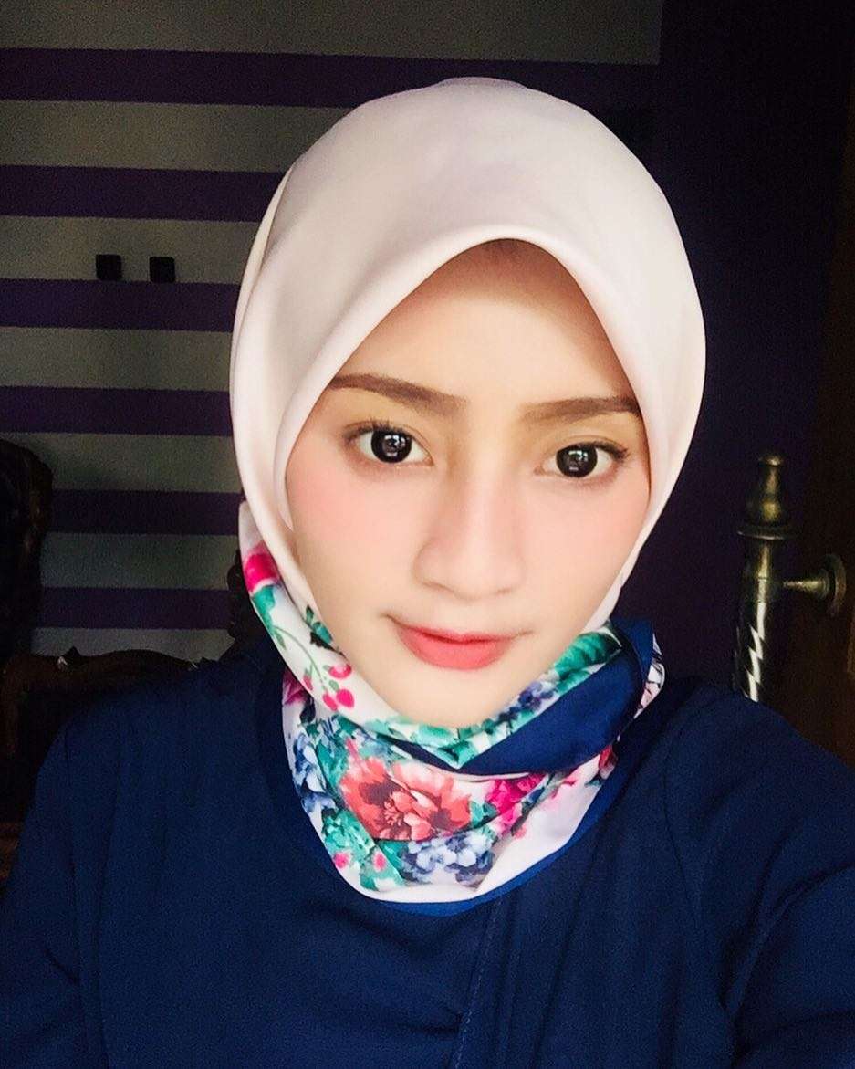 Adelia Eka, Polwan Berhijab yang Bikin Gagal Fokus Berkendara