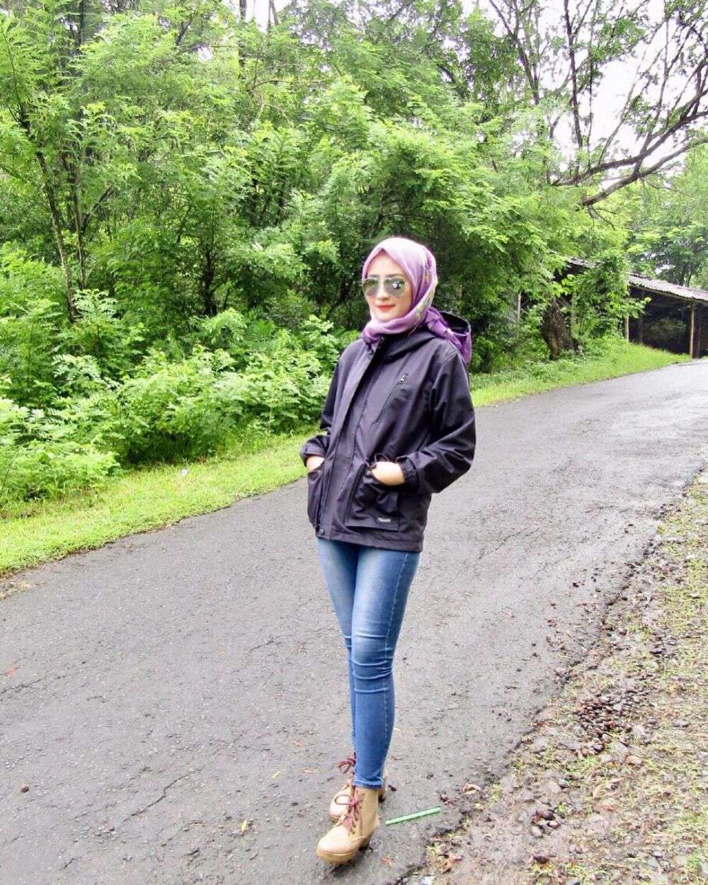 Adelia Eka, Polwan Berhijab yang Bikin Gagal Fokus Berkendara
